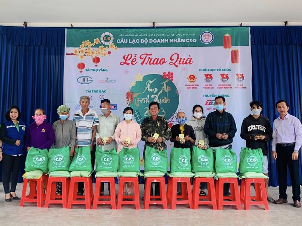 200 phần quà với tổng trị giá trên 100 triệu đồng đã được chuyển đến cho bà con có hoàn cảnh khó khăn tại 4 Xã và Thị trấn huyện Bến Cầu, tỉnh Tây Ninh.